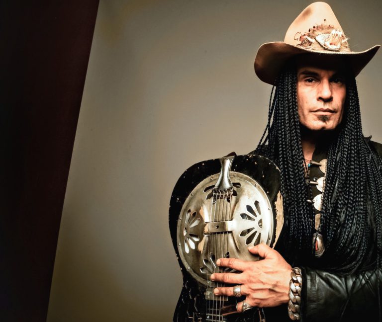 Eric Sardinas: Fleisch, Kartoffeln und loderndes Feuer